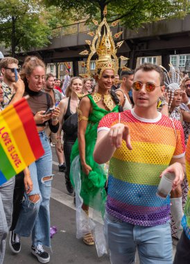 Berlin, Almanya - 22 Temmuz 2023 - Berlin 'de Christopher Street Day (CSD) olarak da bilinen Berlin Onur Günü.