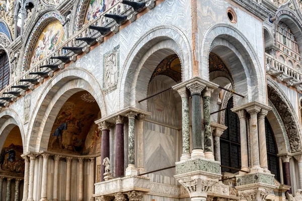 Gevel Van Basiliek Van San Marco Venetië Italië — Stockfoto