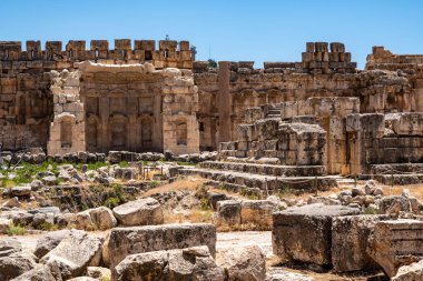 Lübnan 'daki antik Baalbek kentinin kalıntıları.