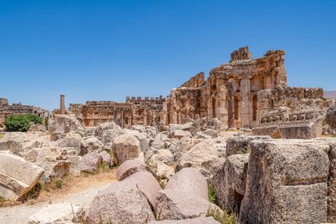 Lübnan 'daki antik Baalbek kentinin kalıntıları.