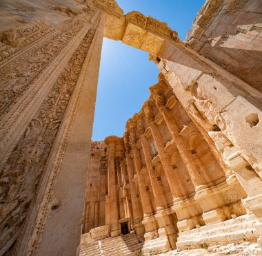 Baküs Tapınağı. Lübnan 'daki antik Baalbek kentinin kalıntıları.