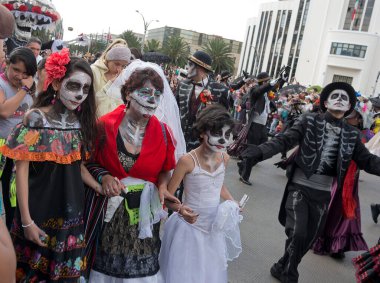 Mexico City, Mexico - 29 Ekim 2016: Mexico City 'deki ölü geçit töreni. Ölüler Günü Meksika 'nın en popüler bayramlarından biridir..