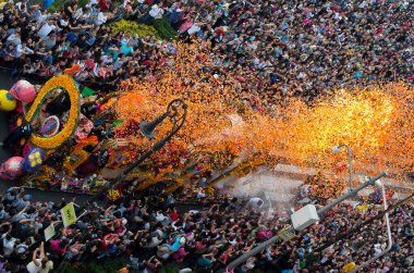 Mexico City, Mexico - 29 Ekim 2016: Mexico City 'deki ölü geçit töreni. Ölüler Günü Meksika 'nın en popüler bayramlarından biridir..