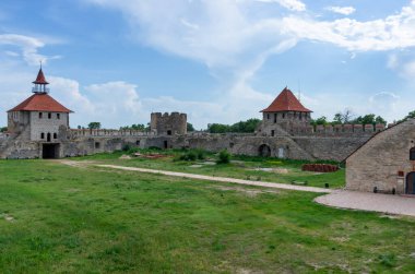 Transnistria 'nın Bender kasabasındaki Dinyester nehrindeki eski kale. Moldova sınırları içindeki şehir tanınmayan Transnistria Cumhuriyeti kontrolü altında