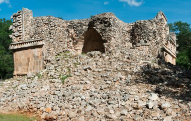 Xlapak (veya Xlapac), Meksika 'nın güneydoğusundaki Yucatan Yarımadası' nda küçük bir Maya arkeolojik alanı..