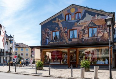 Oberammergau, Almanya 14 Ağustos 2022: Oberammergau, Almanya 'nın Garmisch-Partenkirchen eyaletinde yer alan bir şehirdir.