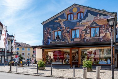 Oberammergau, Almanya 14 Ağustos 2022: Oberammergau, Almanya 'nın Garmisch-Partenkirchen eyaletinde yer alan bir şehirdir.