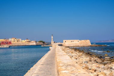Chania, Girit, Yunanistan 'daki Venedik limanı ve deniz feneri.