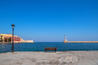 Chania, Girit, Yunanistan 'daki Venedik limanı ve deniz feneri.