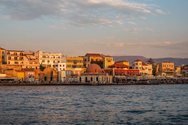 Hanya, Girit, Yunanistan - 24 Ağustos 2023: Chania, Girit, Yunanistan Venedik Limanı.