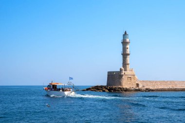 Chania, Girit, Yunanistan 'daki Venedik limanı ve deniz feneri.