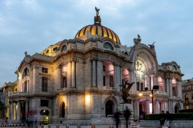 Mexico City, Meksika - 14 Kasım 2016: Görünüm Bellas artes gece, Mexico City, Meksika