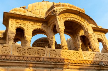 Bada Bagh, Hindistan 'ın Jaisalmer kenti yakınlarında bulunan bir bahçe kompleksi. Jaisalmer Devleti 'nin Maharaja' ları tarafından inşa edilmiş kraliyet mezarları.