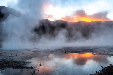 Kuzey Şili 'nin And Dağları' ndaki El Tatio gayzer tarlası