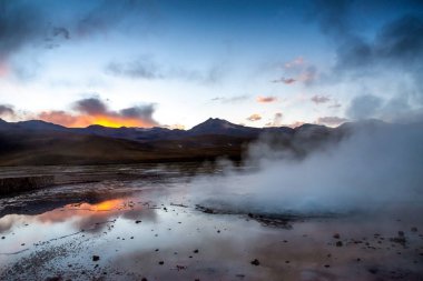 Kuzey Şili 'nin And Dağları' ndaki El Tatio gayzer tarlası