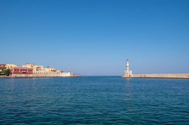 Chania, Girit, Yunanistan 'daki Venedik limanı ve deniz feneri.