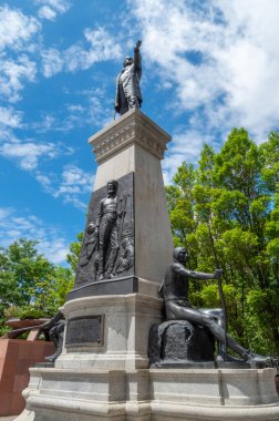 Salt Lake City, ABD - 19 Mayıs 2017: The Brigham Young Monument (veya Pioneer Anıtı), Salt Lake City, Utah, ABD 'de bulunan bronzlaşmış bir tarihi anıttır.
