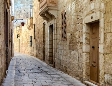 Mdina, Malta 'daki antik ortaçağ sokak kasabası manzarası