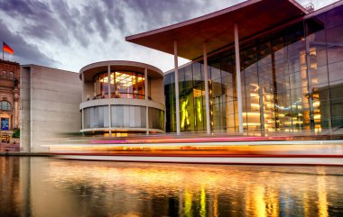 Berlin, Almanya 'da günbatımında Hükümet Binaları