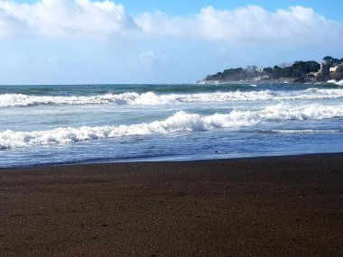 Deniz kıyısının güzel manzarası