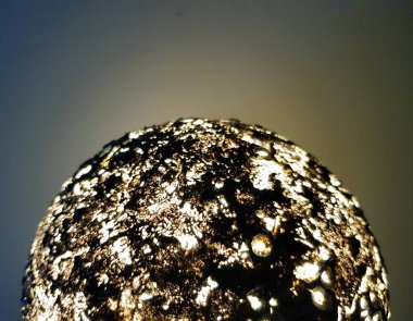 Polarize ışıktaki mikro kristaller. Tasarım için soyut arkaplan ve doku.