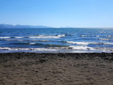 Deniz kıyısının güzel manzarası