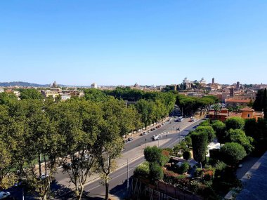  Yazın Aziz Peter 'ın çatısından Roma şehri manzarası