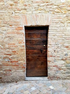 Eski ahşap kapı ve kapı