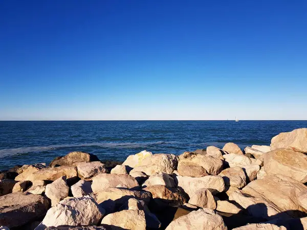 Deniz manzarası çok güzel. Doğa