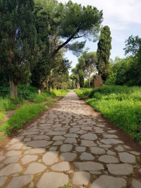 Villa Borghese, Roma, İtalya parkındaki eski taş patika.