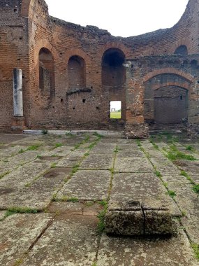 Pompei harabeleri, Vezüv yanardağı tarafından yok edilen antik bir Roma kasabası..