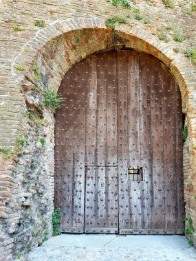 İtalya 'nın Siena şehrinin ortaçağ kapısı.