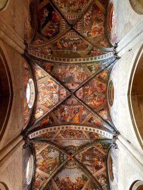 Hırvatistan 'ın başkenti Zagreb' deki Assisi 'li Aziz Francis Bazilikası' nın içi