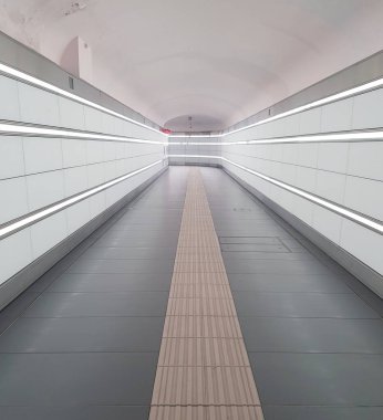  Tünelli yeraltı metro istasyonu, 