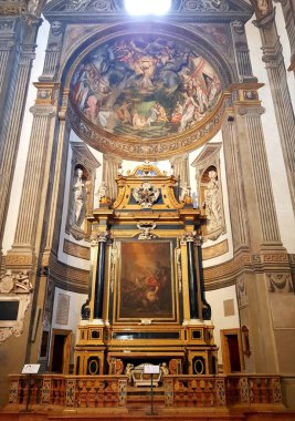 Floransa, İtalya 'daki Kutsal Üçleme Kilisesi' nin içinde.