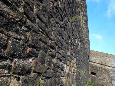 Görkemli Çin Seddi. Duvarın mimari detayları.