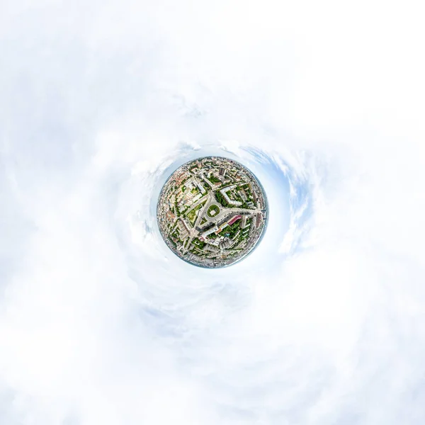 Вид Повітряне Місто Перехрестями Дорогами Будинками Будівлями Парками Паркінгами Мостами — стокове фото