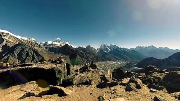 Κορυφή Του Βουνού Γκόκιο Θιβετιανή Σημαία Άγρια Ιμαλάια Μεγάλο Υψόμετρο — Αρχείο Βίντεο
