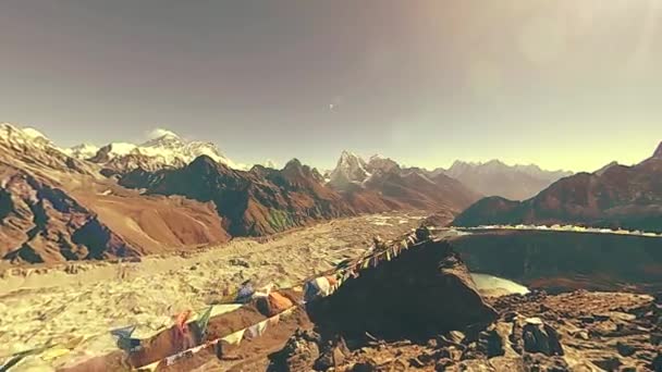 Góra Gokyo Tybetańska Flaga Buddyjska Dzikie Himalaje Dużej Wysokości Przyrody — Wideo stockowe