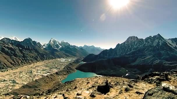 360 Gokyo Szczyt Góry Tybetańska Flaga Buddyjska Dzikie Himalaje Dużej — Wideo stockowe
