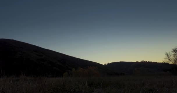 Mountain Łąka Czas Lapse Okresie Letnim Lub Jesiennym Wschodzie Słońca — Wideo stockowe