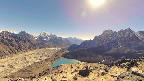 360 Gokyo Szczyt Góry Tybetańska Flaga Buddyjska Dzikie Himalaje Dużej — Wideo stockowe