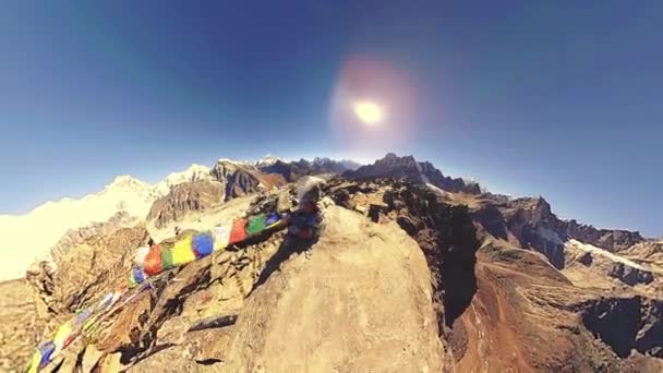 360 Gokyo Topo Montanha Oração Tibetana Bandeira Budista Himalaias Selvagens — Vídeo de Stock