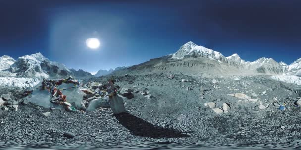 360 Vr全景的珠穆朗玛峰基地营地 珠穆朗玛峰有美丽的天空和昆布冰川 喜马拉雅山尼泊尔萨加玛塔国家公园Khumbu山谷 Ebc轨道路线的终点 — 图库视频影像