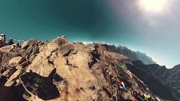 360 Gokyo Bergtop Tibetaans Gebed Boeddhistische Vlag Wild Himalaya Hoge — Stockvideo