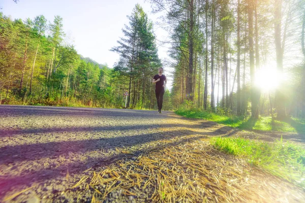 Laufender Mann Joggt Einem Schönen Sommertag Stadtpark Sport Fitness Modell — Stockfoto