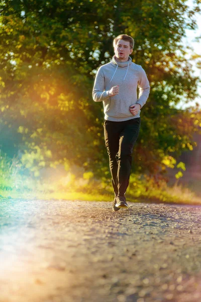 Hombre Corriendo Corriendo Corriendo Naturaleza Rural Hermoso Día Verano Deporte —  Fotos de Stock