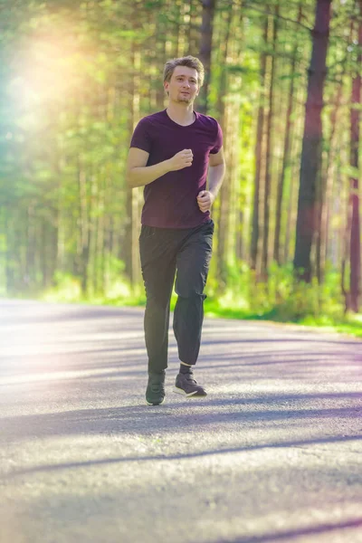 Hombre Corriendo Corriendo Corriendo Parque Ciudad Hermoso Día Verano Deporte —  Fotos de Stock