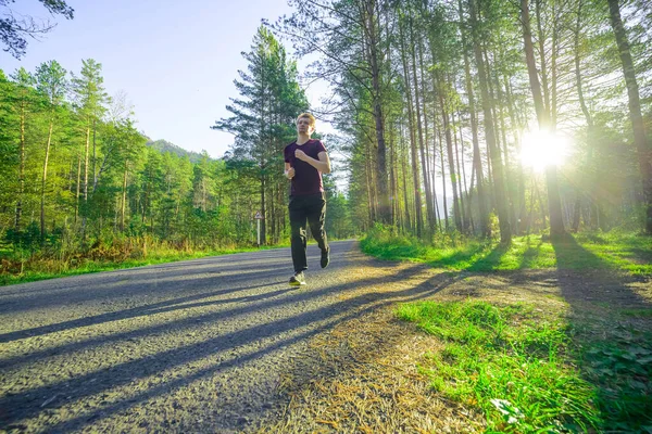 Hombre Corriendo Corriendo Corriendo Parque Ciudad Hermoso Día Verano Deporte — Foto de Stock