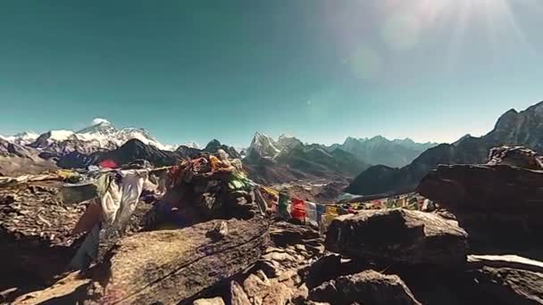 360 Gokyo Sommet Montagne Prière Tibétaine Drapeau Bouddhiste Himalaya Sauvage — Video